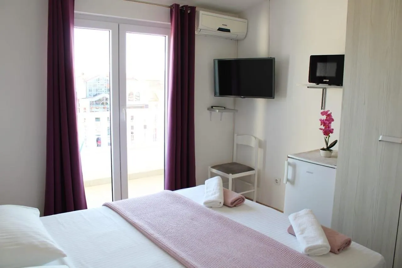 Apartments Renata سيغيت دونيي 3*,