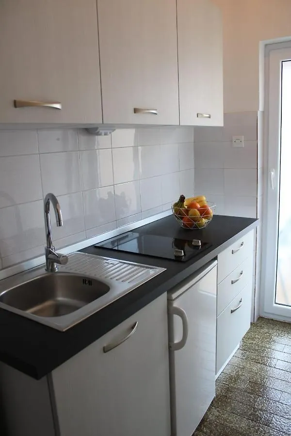 Apartments Renata سيغيت دونيي 3*,  كرواتيا